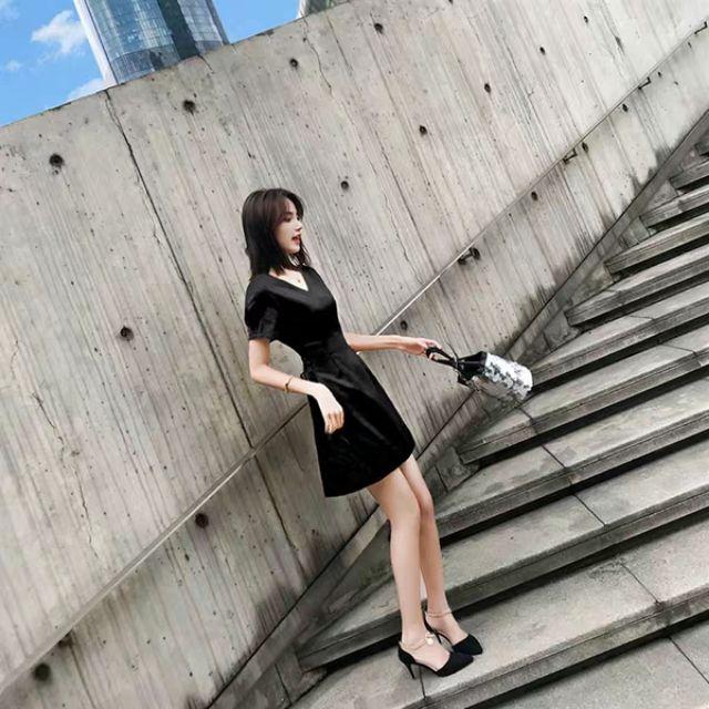 Đầm cổ tim đan dây eo