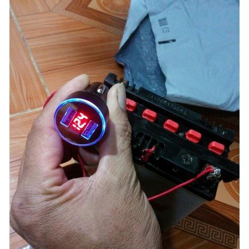 Tẩu sạc nhanh ô tô 12v-24v kèm đồng hồ báo vôn ắc quy loại tốt hàng cao câp mẫu mới
