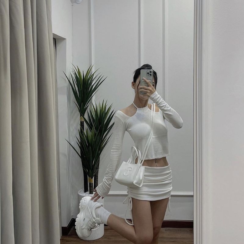 Áo Thun Dài Tay Croptop Ôm Body Hở Vai Cổ Yếm