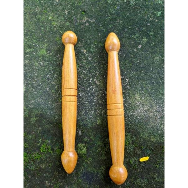 Com bo 2 cây dụng cụ gỗ thơm hình nến mát xa day ấn bấm huyệt đạo bằng gỗ thơm