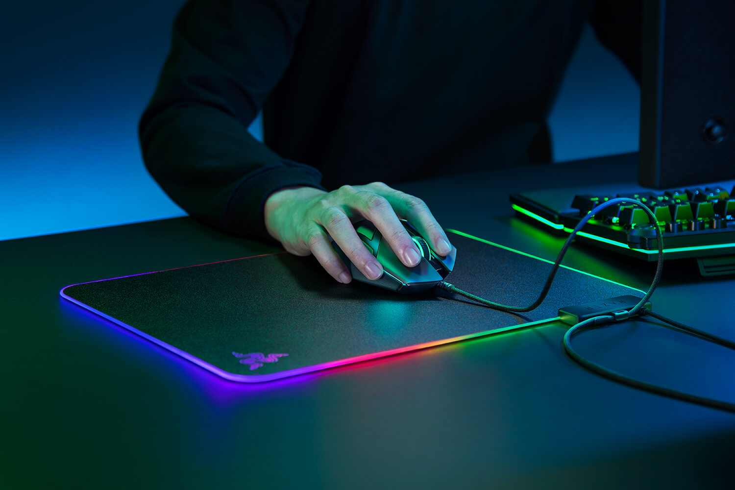 Bàn Di Chuột Razer Firefly V2 - Hàng Chính Hãng