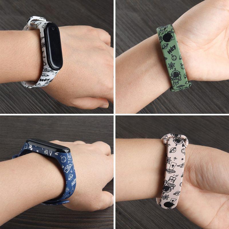 Dây Đeo Cao Su Mi band 7 hoạ tiết cartoon phi hành gia dây Chất Lượng cao