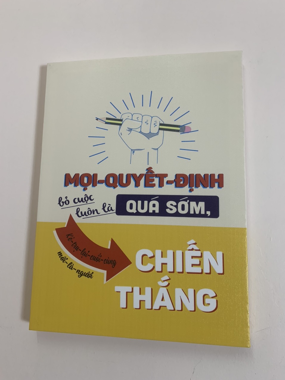 Tranh khẩu hiệu'' Mọi quyết định bỏ cuộc luôn là quá sớm. Kẻ trụ lại cuối cùng mới là người chiến thắng ''