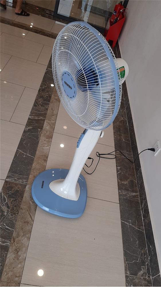 Quạt đứng điều khiển từ xa SENKO DR1608 - Hàng chính hãng