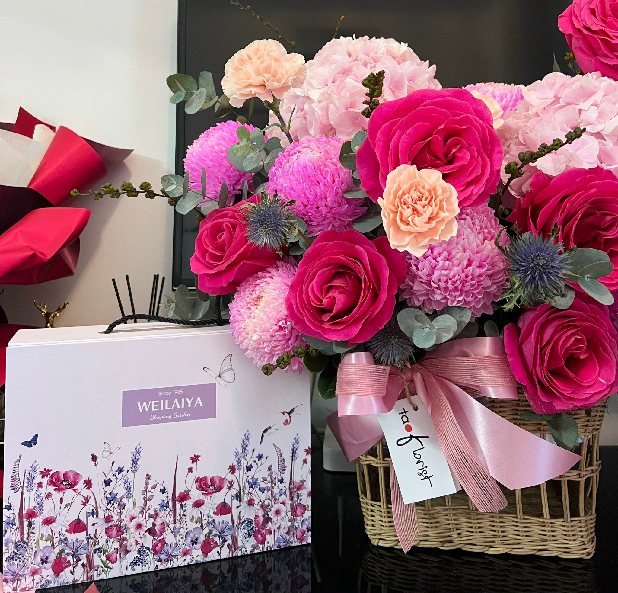 Set quà tặng gồm Cặp gội xả gừng xanh nguyên chất và Sữa tắm trắng da Weilaiya Tặng Minisize dầu gôi thượng lưu - Gói hộp quà sang trọng