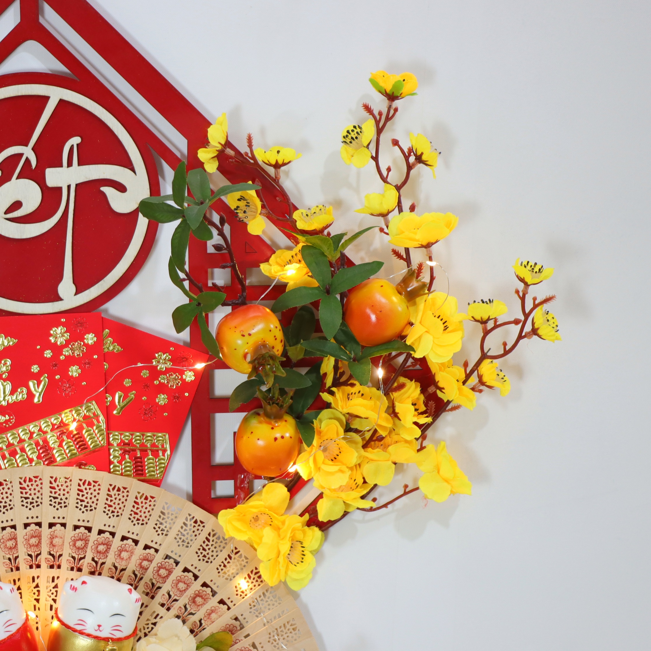 Vòng Hoa Tết H72 - Vòng Quả Đỏ Hoa Mai Đào Trang Trí Tặng Kèm Đèn