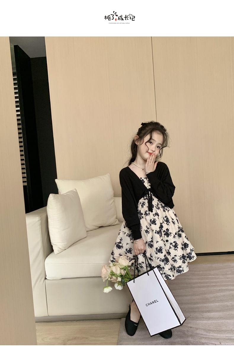 SHUANGYAN Yuanbaoth trẻ em ăn mặc thời trang phù hợp với phong cách phương Tây mùa xuân ăn mặc trẻ em gái mảnh hoa sling váy dệt kim áo choàng