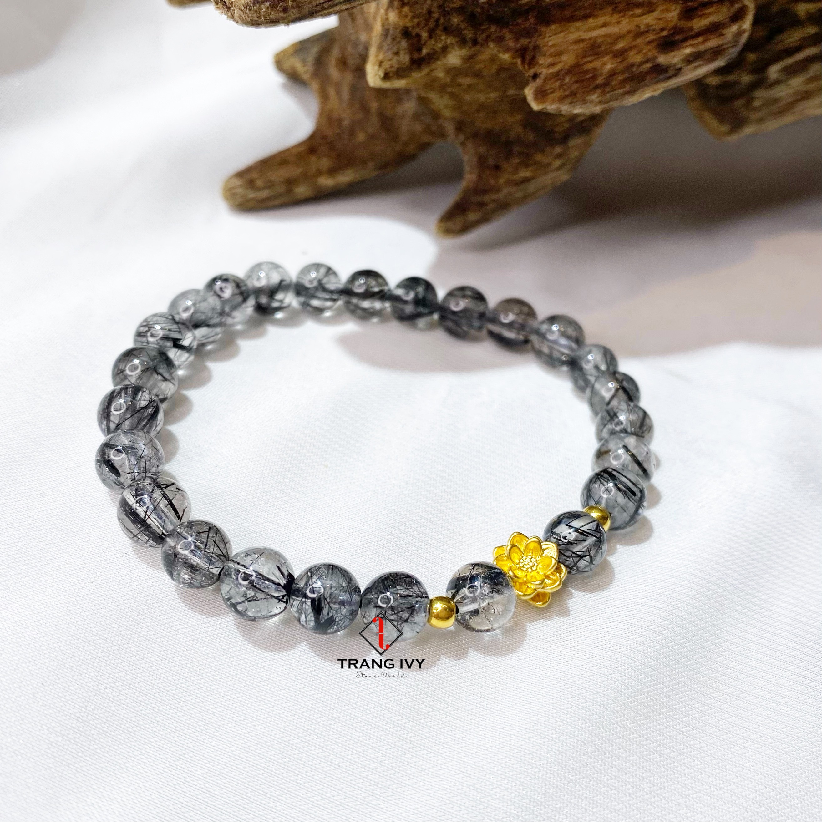 Vòng tay thạch anh tóc đen mix charm hoa sen vàng 24k