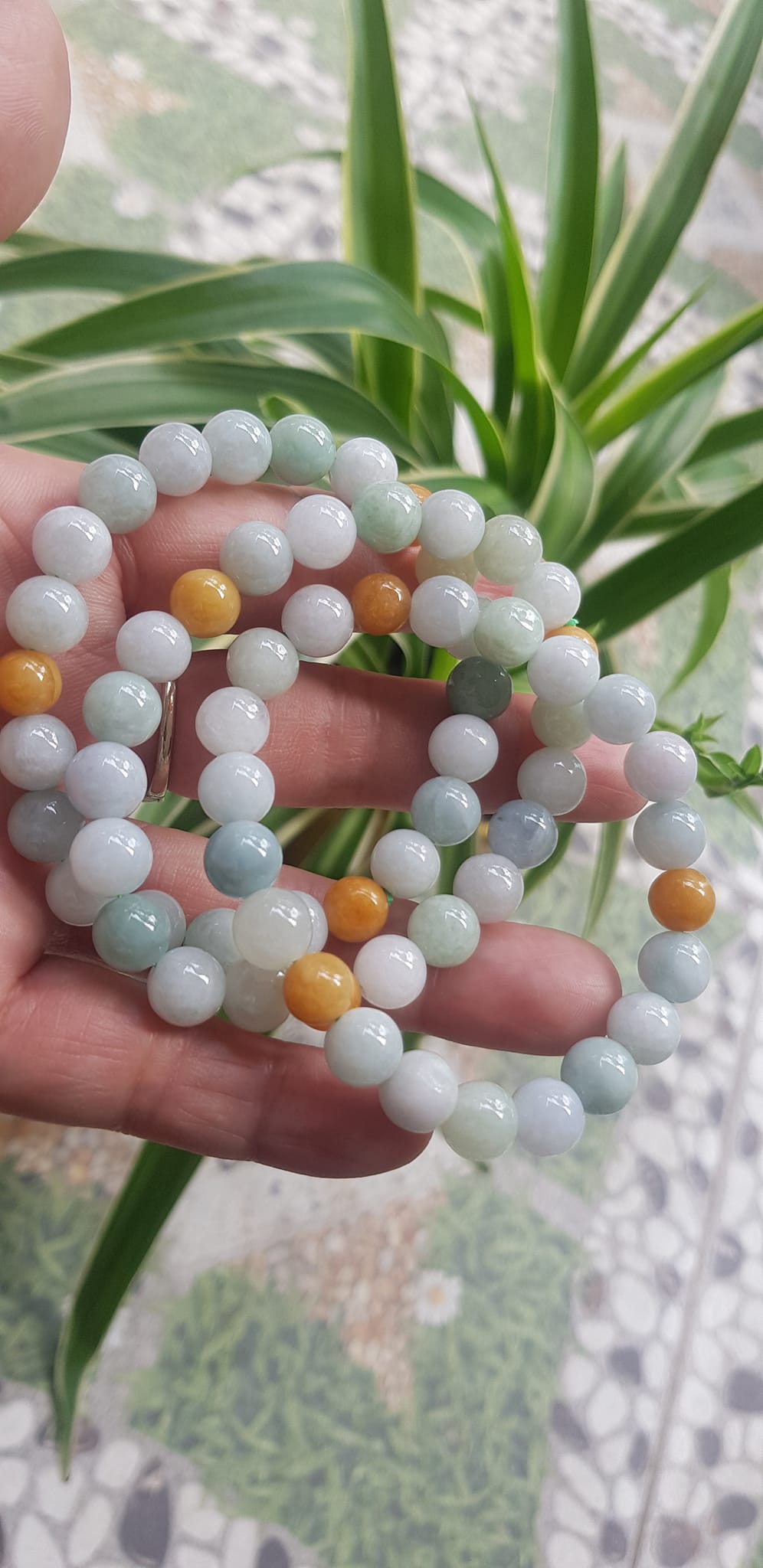 Vòng chuỗi đá Cẩm Thạch tự nhiên trắng huyết tam tài 8mm bóng đẹp Màu trắng bóng xanh vàng nữ đeo rất xinh đẹp xinh tay may mắn Vòng đá cẩm thạch tự nhiên tốt cho sức khoẻ công việc ạ