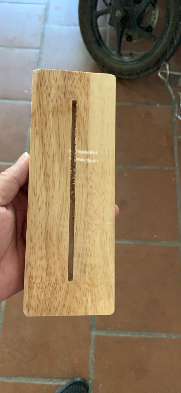 Kệ menu đế gỗ mica A4 để bàn