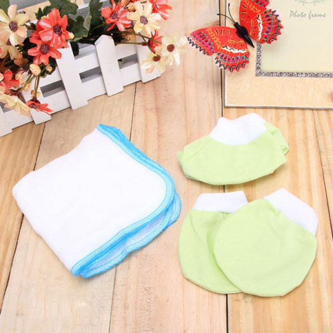 Combo 10 Khăn Sữa + 5 Đôi Bao Tay + 5 Đôi Bao Chân Cho Bé