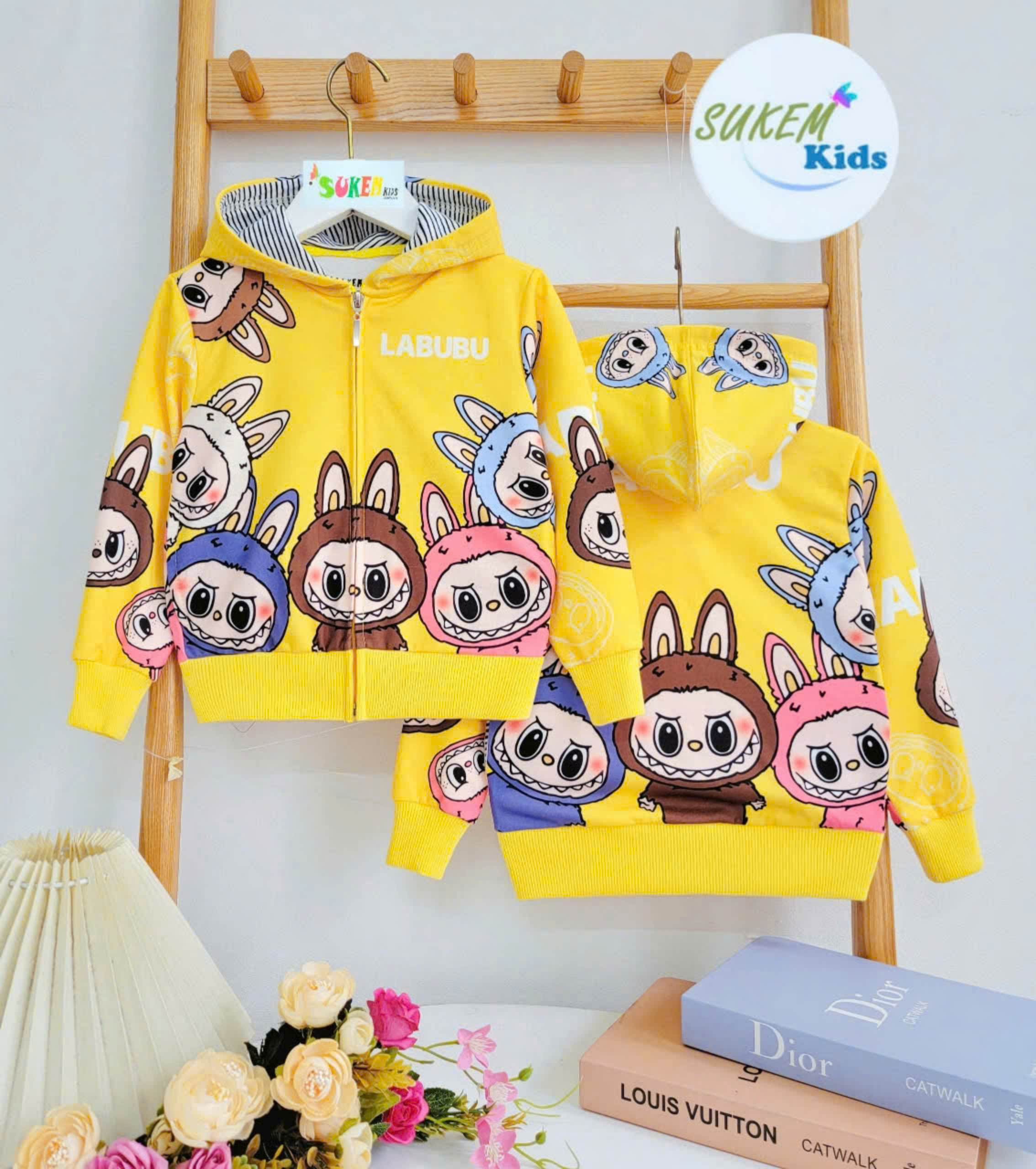 Áo khoác chống nắng có nón cho bé gái hình Labubu từ 10-40kg chất da cá mịn mát