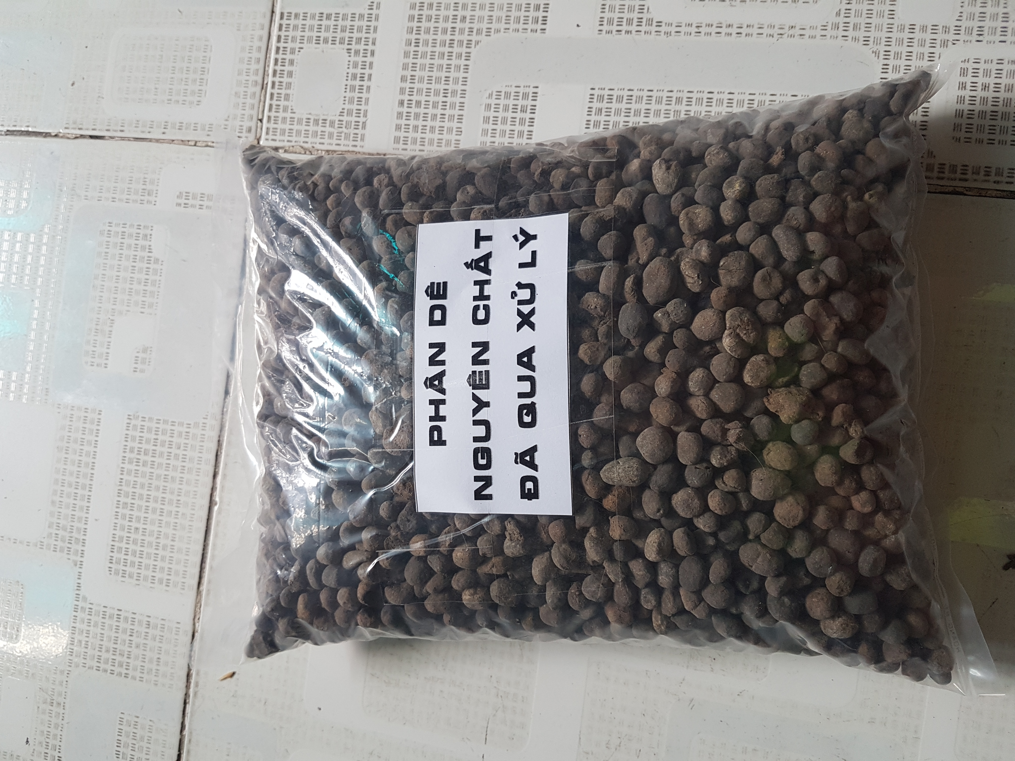 1kg Phân dê đã qua xử lý, khô ráo sạch sẽ dùng để bón cho hoa lan, hoa hồng, rau, cây ăn trái, phân bón lành tính không gây cháy rễ