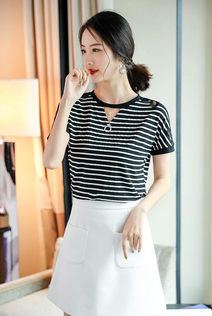 Áo kiểu nữ cổ tròn phối ren sọc sang HATI- AT8893