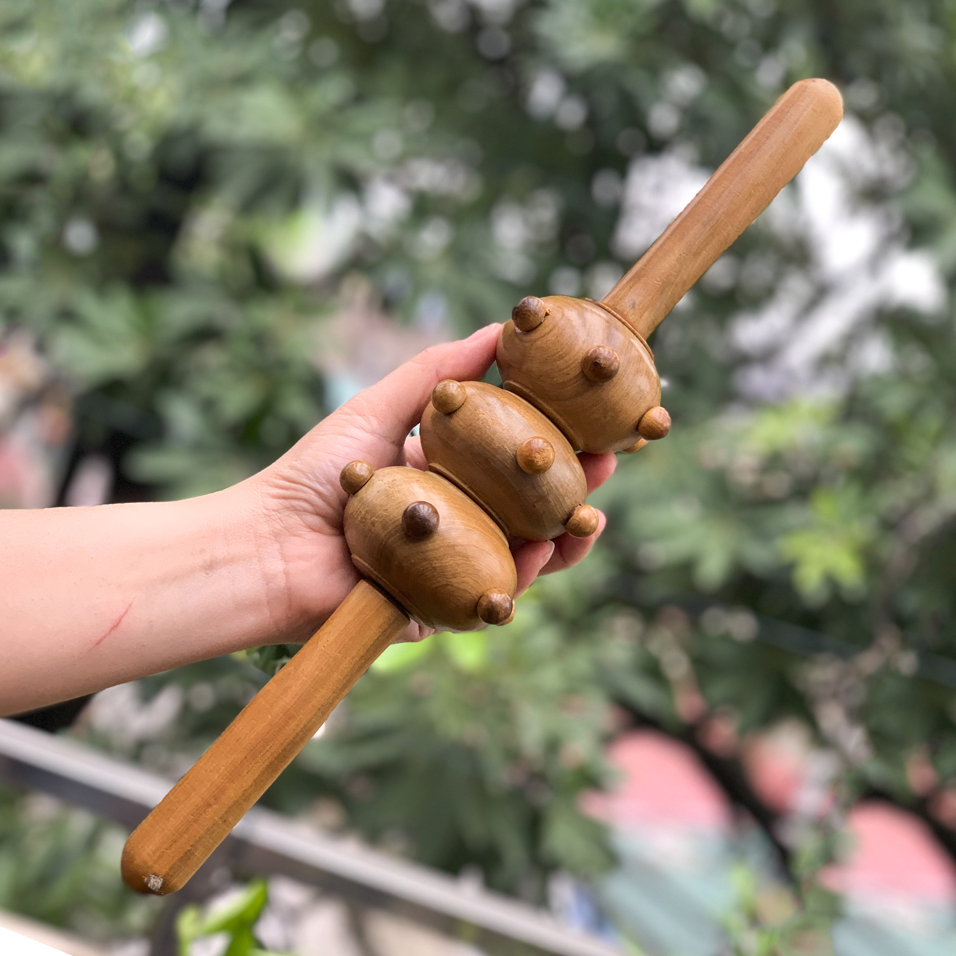 Cây lăn Massage toàn thân 3 bánh bi gai bằng gỗ Bách Xanh thơm chăm sóc sức khỏe - giảm căng thẳng mệt mỏi