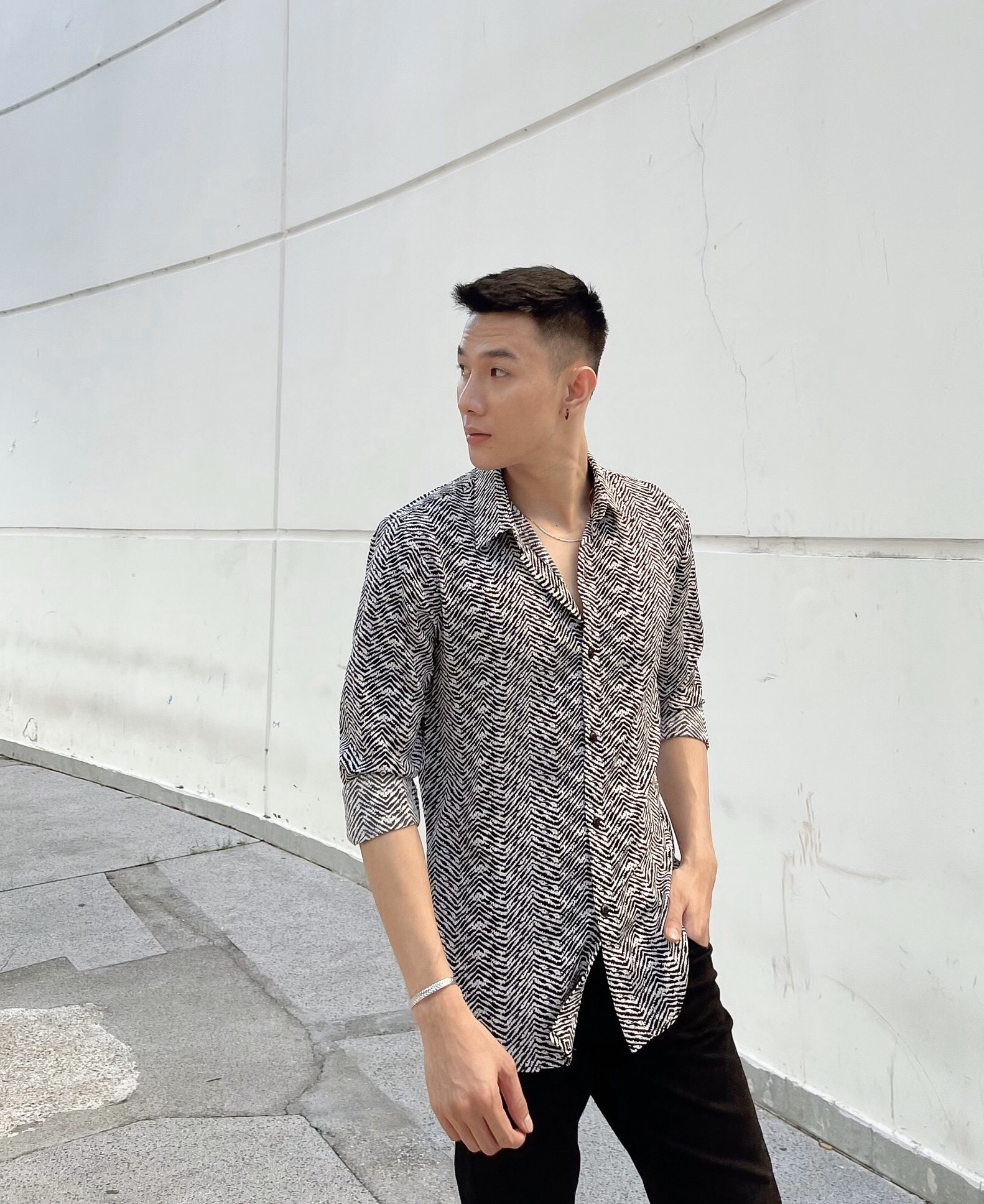 Áo sơ mi lụa họa tiết dài tay form rộng S3