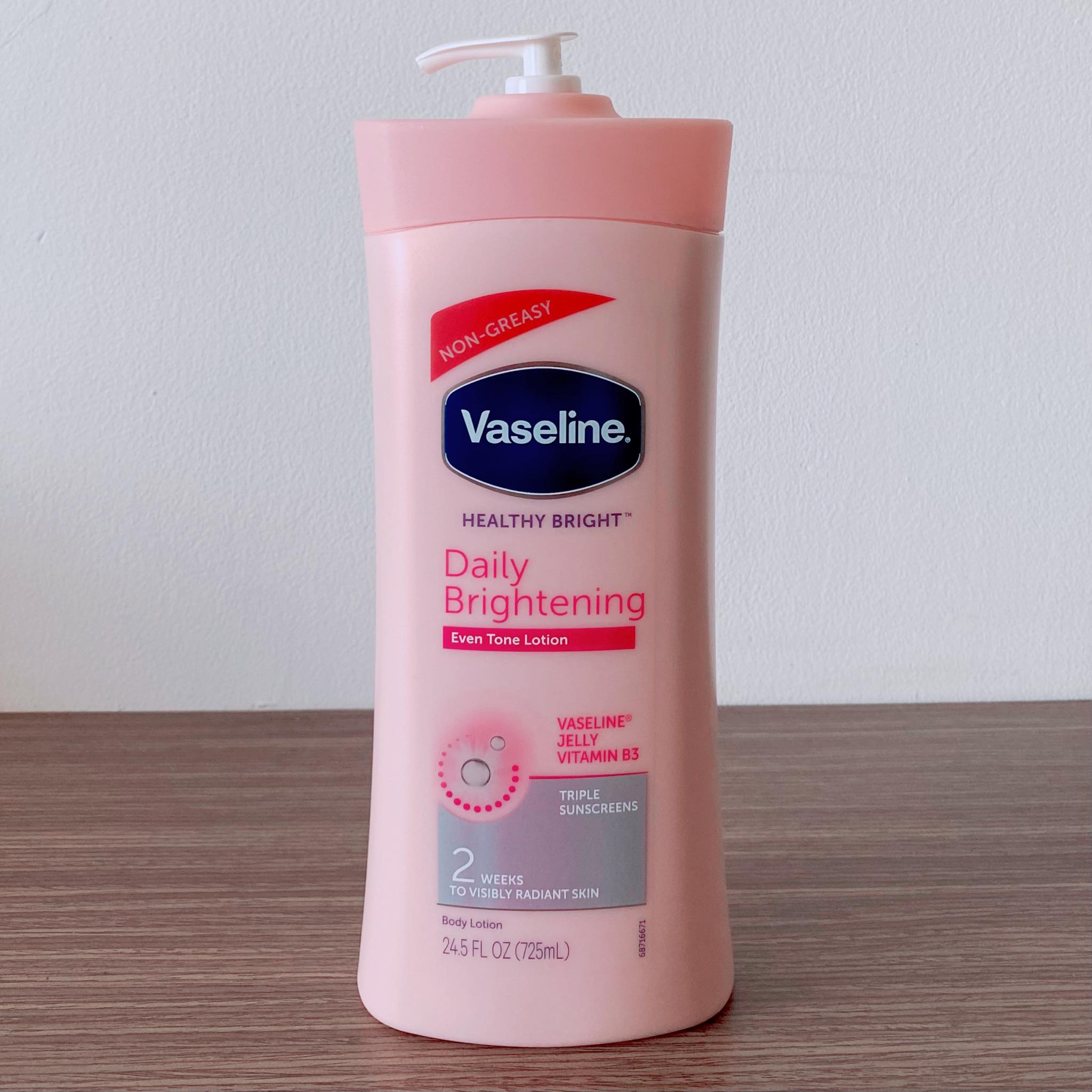 Sữa dưỡng thể Vaseline Healthy White UV Lightening Body Lotion 725ml