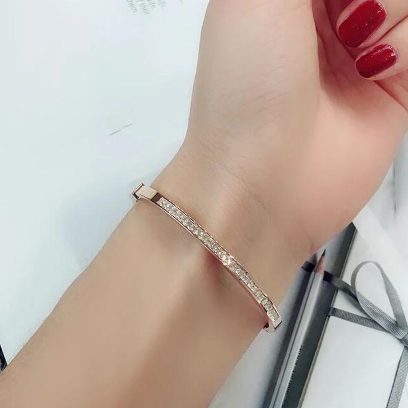 Vòng Tay Nữ Đính 1 Nửa Vòng Đá Chất Liệu Thép Titan Ko Đen Ko Dị Ứng TT 0497