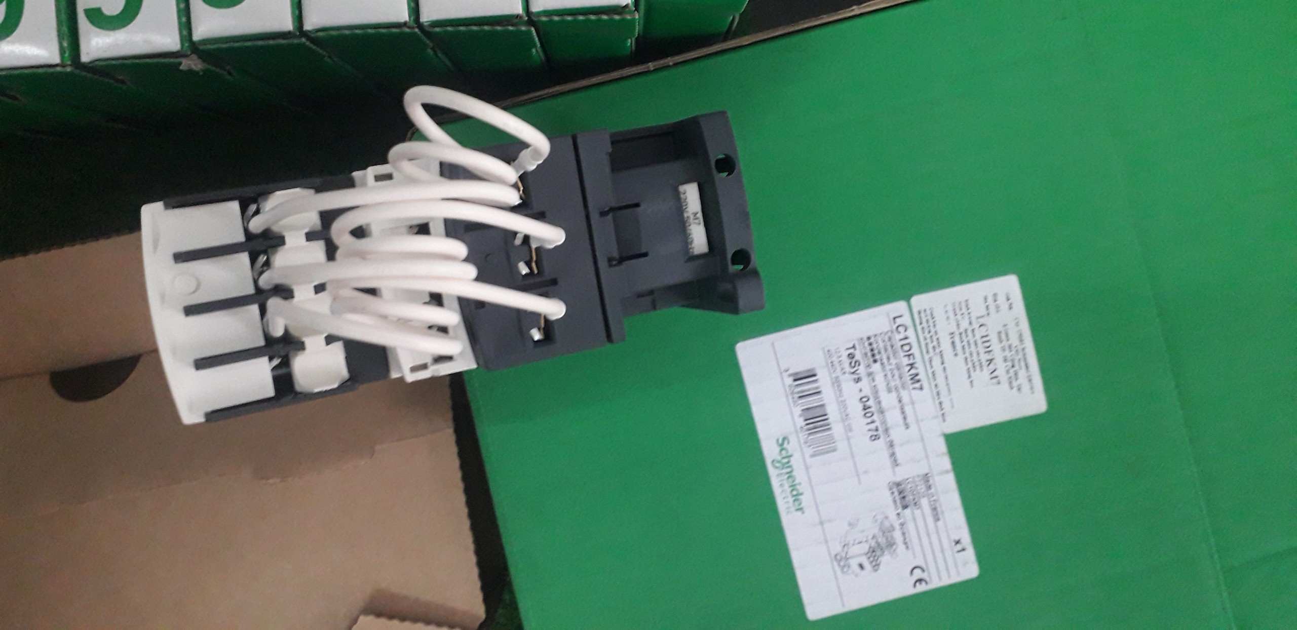 | Hàng chính hãng| Khởi động từ tụ bù LC1DFKM7 12.5kVAR 400V-415V điện áp điều khiển 220V