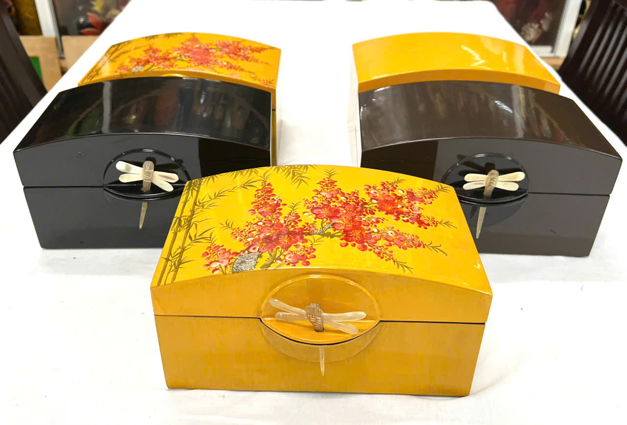 Hộp trang sức sơn mài độc đáo có kèm khóa chuồn chuồn