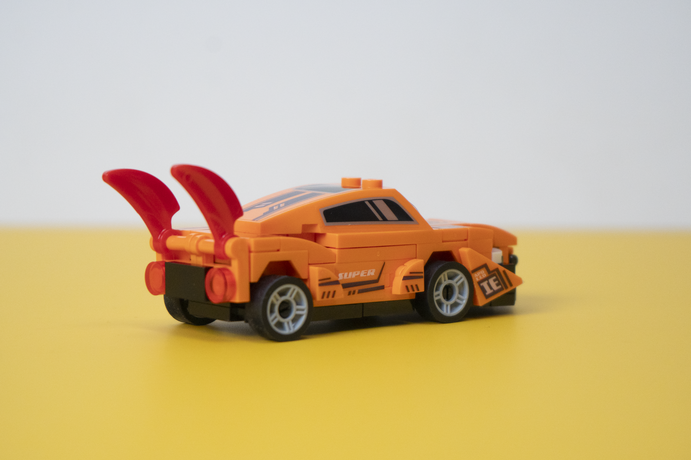 Đồ Chơi Lắp Ráp Xe Đua Chạy Đà - Da Cam - Orange Pullback Racing Car - Toys&Joys 9140-5 (76 Mảnh Ghép)