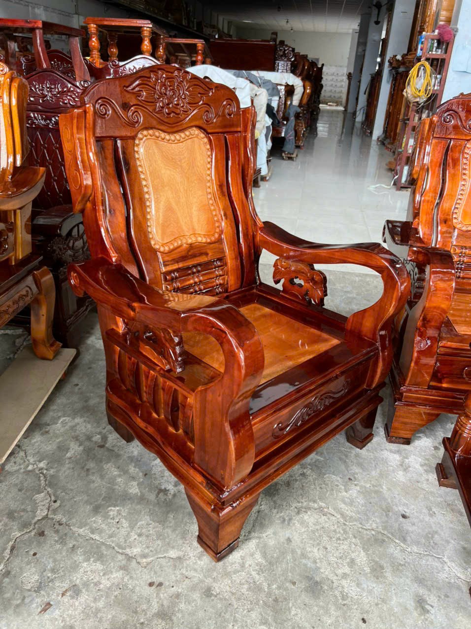Bộ sofa hoàng gia chất liệu gỗ tràm tay 10-Bộ bàn ghế phòng khách