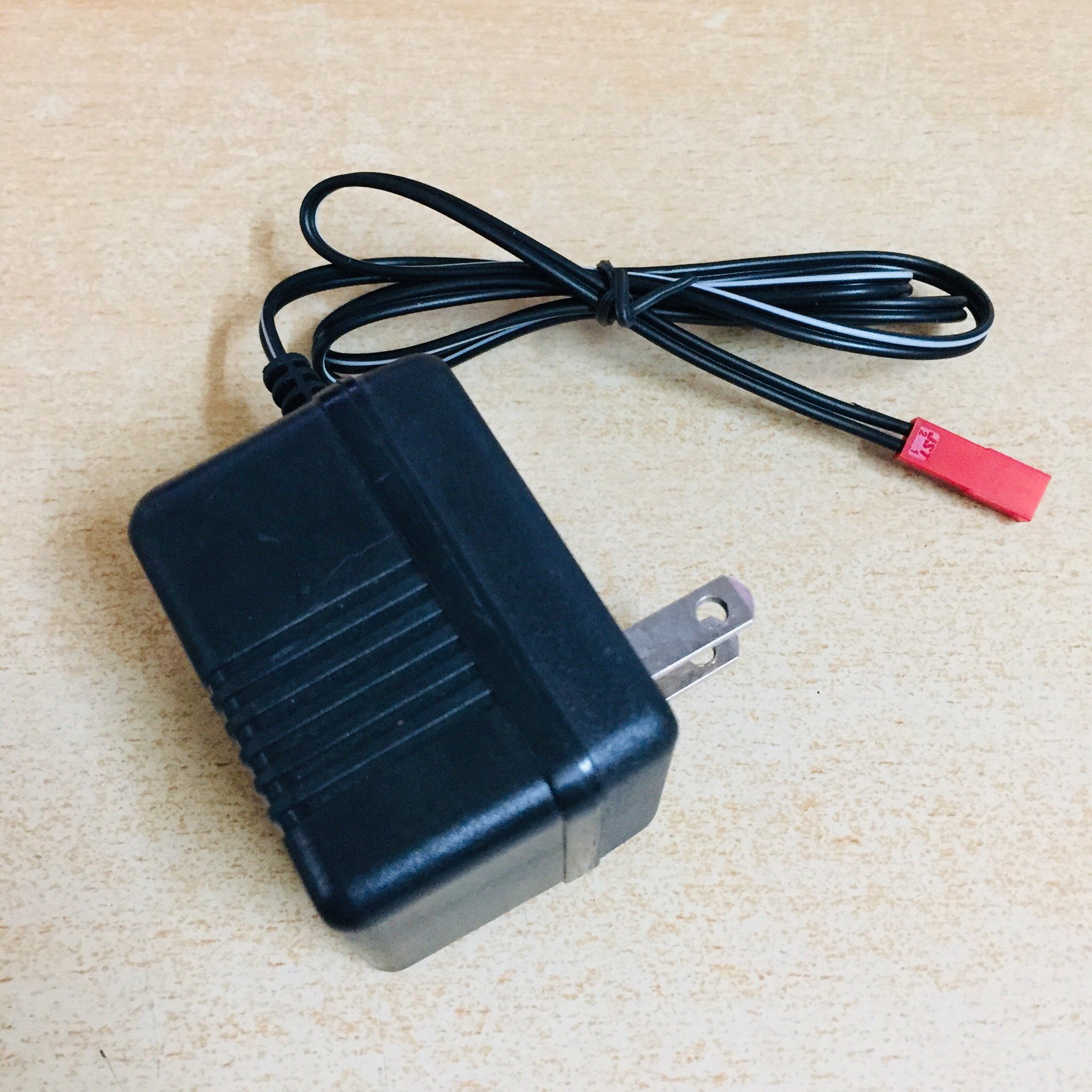 Sạc pin 7.2V dung lượng 250mA chân cắm đỏ jack JST