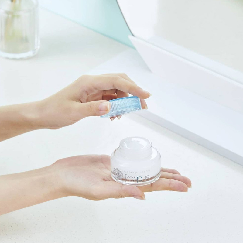 Kem Dưỡng Ẩm Màng Nước Freeplus Watery Cream 50g