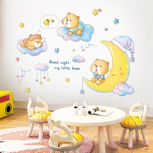 Decal trang trí tường - Em bé gấu trên mây và cung trăng