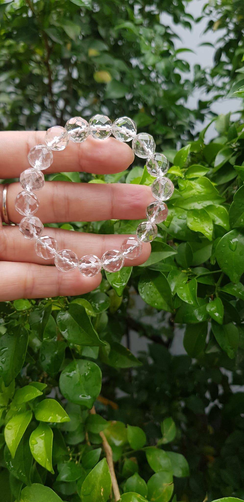 Vòng tay phong thủy nữ đá thạch anh trắng giác tự nhiên Size vòng 10mm Chất liệu đá thạch anh màu trắng tinh khôi giác đẹp ạ