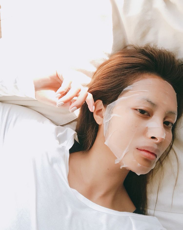 Mặt Nạ Siêu Dưỡng Ẩm Nhật Bản Alface Aqua Moisture Sheet Mask Platinum Moisture, Dành Cho Da Khô Và Da Nhạy Cảm, Với 17 Loại Axit Amin, Tinh Chất Nhau Thai, Dầu Ngựa, Chống Viêm Và Chống Lão Hóa Da