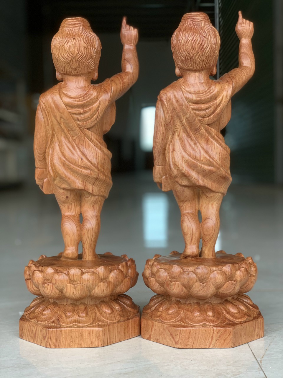 Tượng phật đản sanh bằng gỗ hương đá kt cao 30×12cm