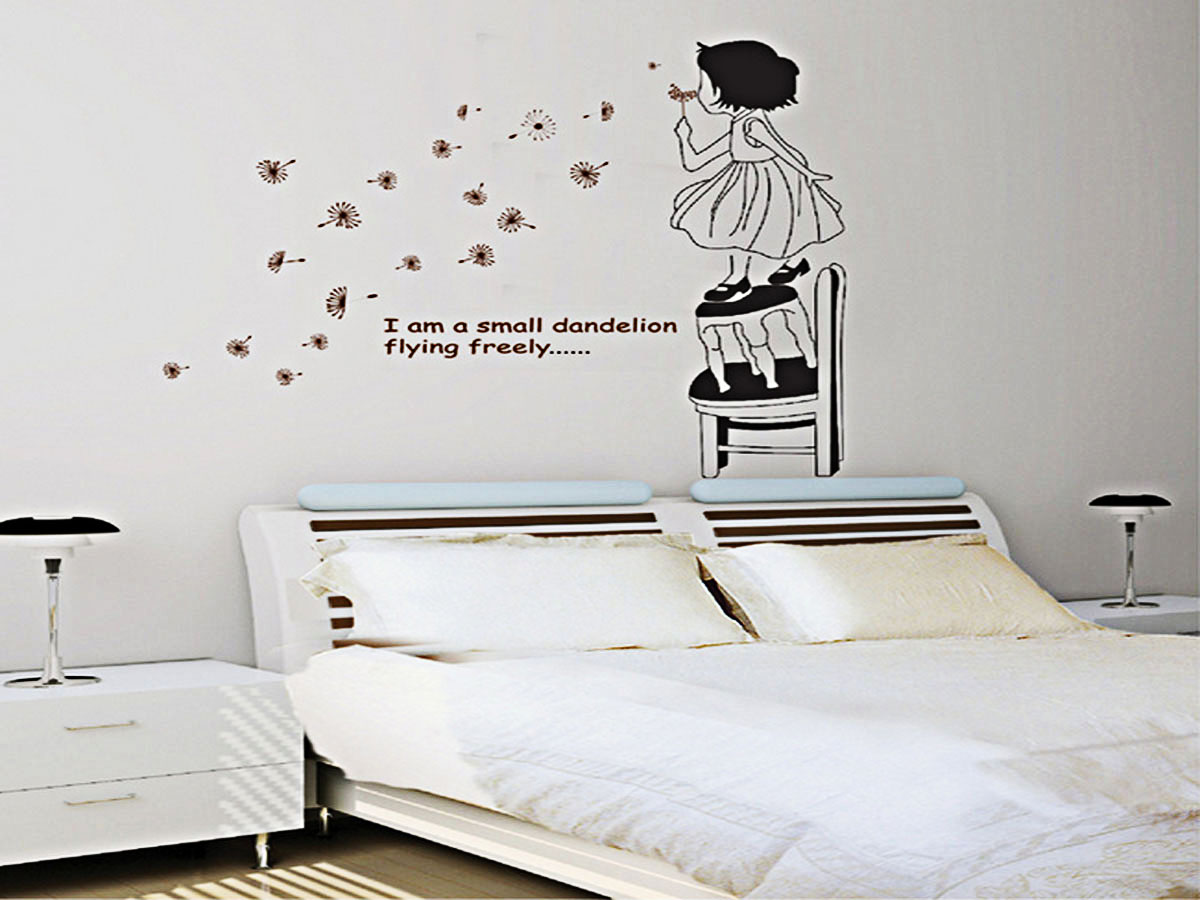 DECAL DÁN TƯỜNG BÉ THÔI HOA BỒ CÔNG ANH