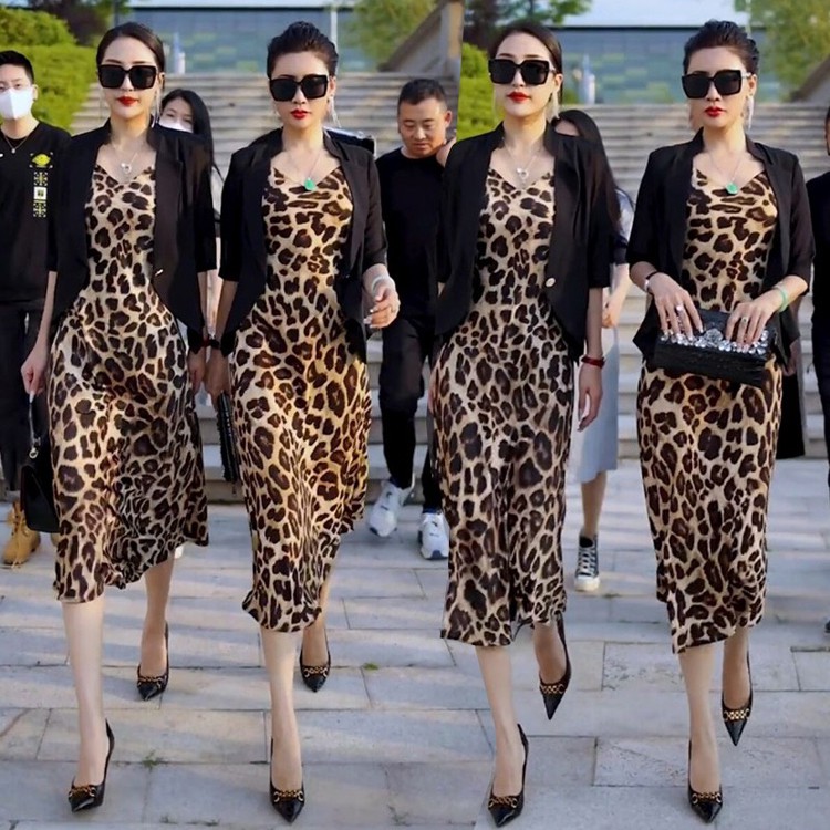 Đầm lụa kèm áo khoác