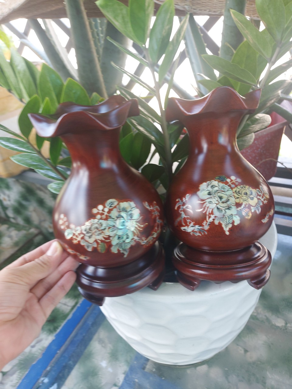 Cặp Lục bình hoa huệ gỗ lim cẩn hoa hàng nguyên khối cao 20cm