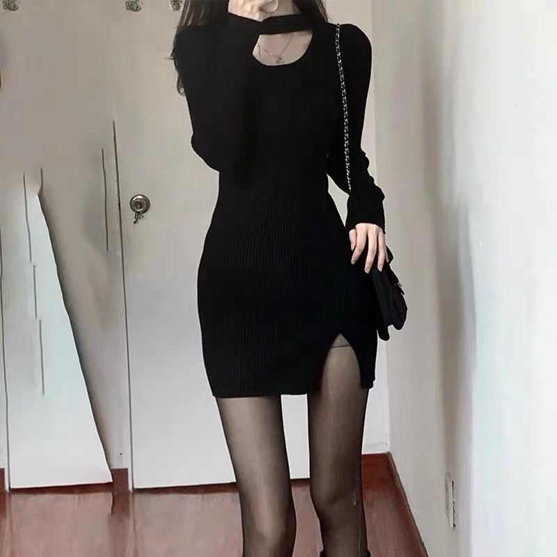 Đầm body dài tay xẻ trước cổ tròn cut-out sành điệu cá tính phong cách Hàn quốc màu đen chất thun gân mịn đẹp mặc đi chơ