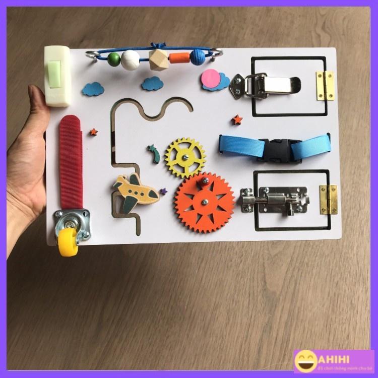 Đồ chơi bằng gỗ Bảng bận rộn mini ,bảng busy board giúp bé phát triển tư duy não bộ và rèn tính kiên trì và đôi tay khéo léo
