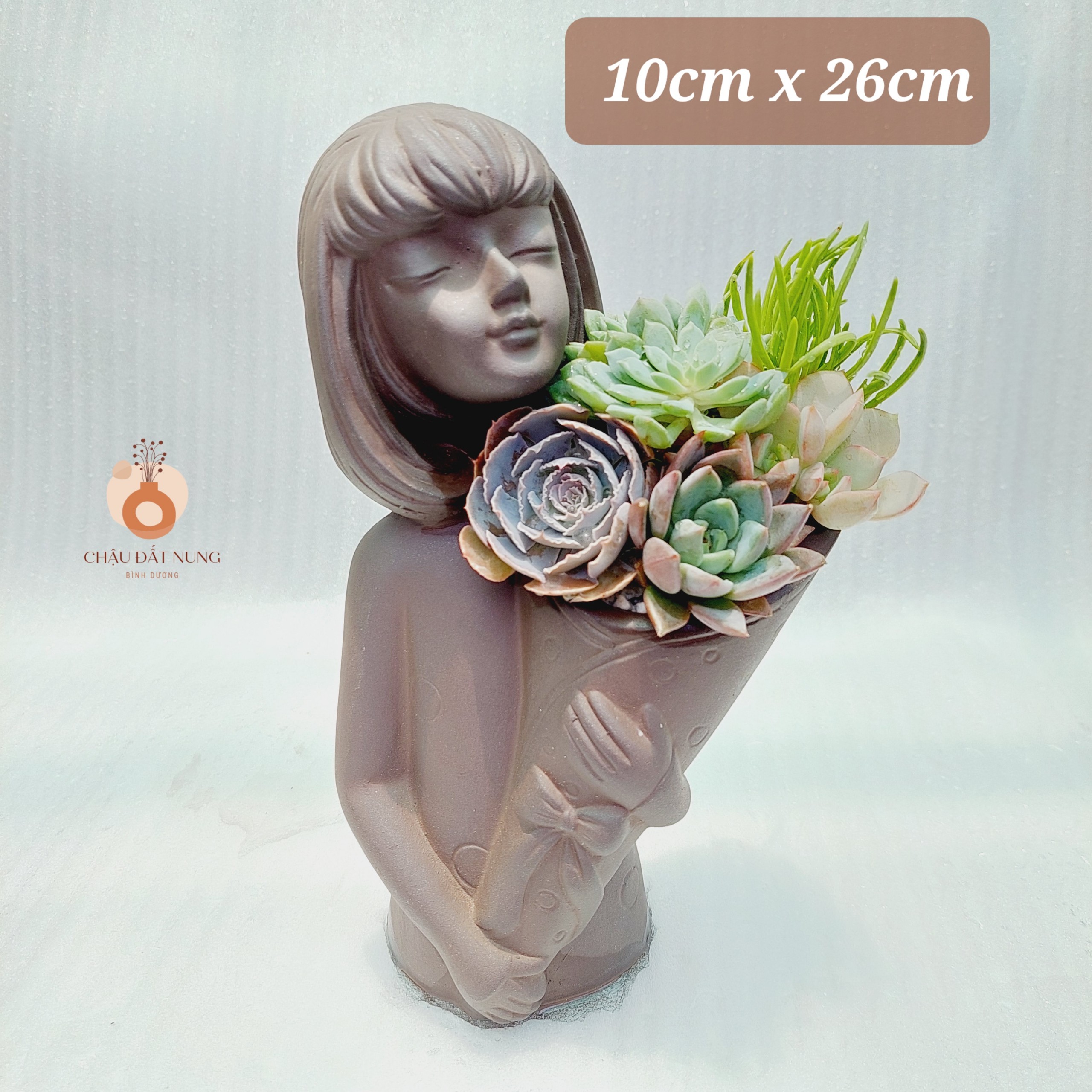 Chậu đất nung Bình Dương - Cô gái Maria, đường kính miệng 10cm, chiều cao 26cm