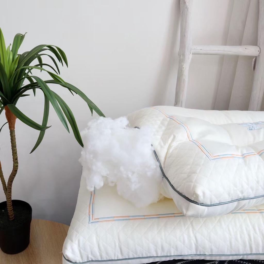 GỐI MATXA BAMBOO với hình thêu chú bò sữa cute đáng yêu