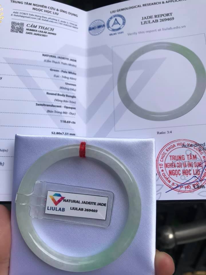 Vòng Tay Đá Cẩm Thạch TR LÝ A 51mmx Dầy 6,5mm Kèm Giấy Kiểm định Liulab No 269469 Chất liệu đá cẩm thạch tự nhiên trắng Điểm Xanh Lý 1 Bên Nữ cân nặng 50kg - 56kg đeo ạ