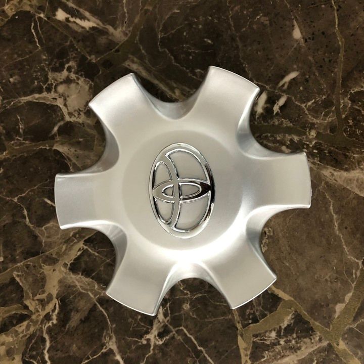 Logo chụp mâm, ốp lazang bánh sau xe ô tô Toyota Hilux 2008-2012 và Toyota Fortuner 2005-2011