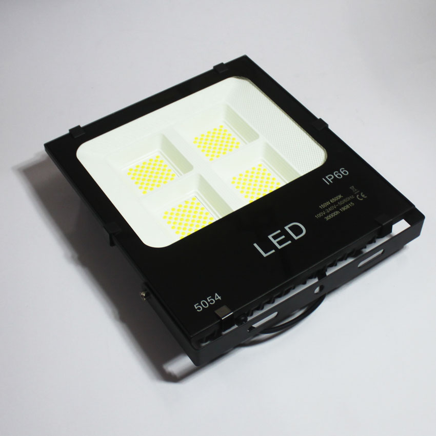 ĐÈN PHA LED CHUYÊN DỤNG 200W, Tiêu chuẩn kháng nước IP66.