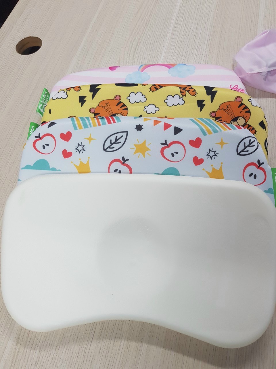 Combo 1 gối nằm chống méo đầu + 2 gối ôm cao su non A dành cho bé sơ sinh
