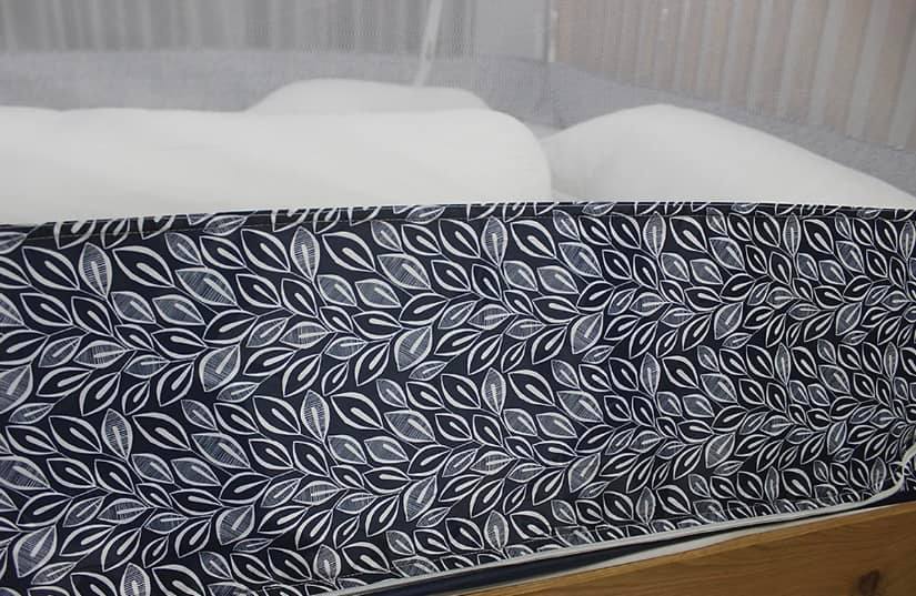 Màn chụp cao cấp Mộc Miên đỉnh rộng - Mẫu Xanh Đen Hoạ Tiết Chiếc Lá - Kích thước 1,8mx2m - 2 cửa