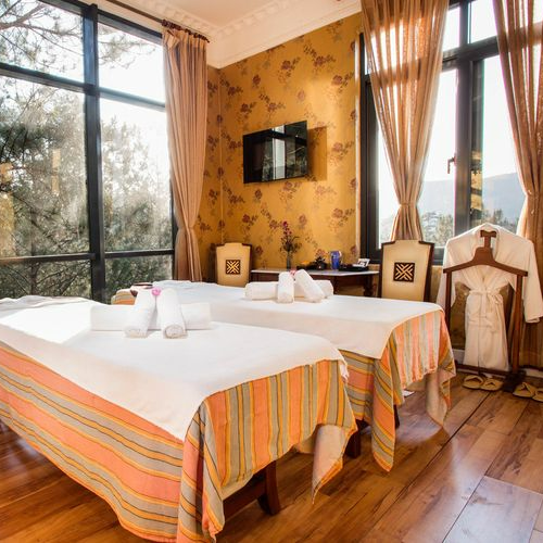 Trọn Gói 3N2D Tại Dalat Edensee Lake Resort 5*. Bao Gồm Ăn Sáng. Tiễn Sân Bay 1 Lượt. Miễn Phí Chèo Thuyền Kayak và Bắn Cung.