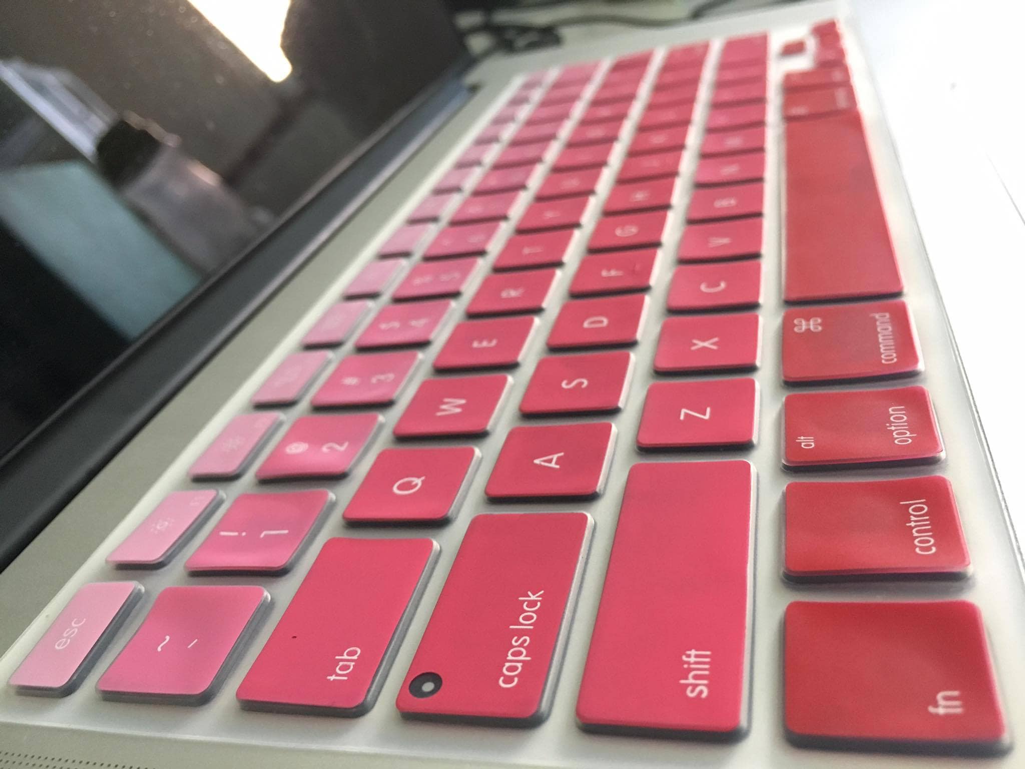 Tấm phủ bàn phím cho Macbook bằng silicon chống nước tuyệt đối màu Gradient Red