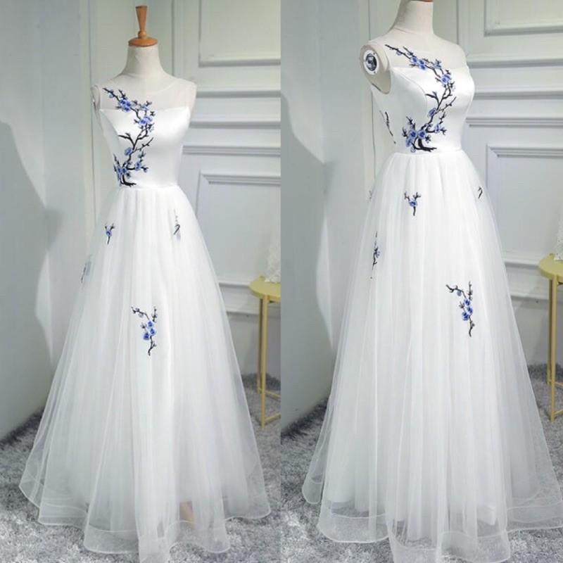 ĐẦM MAXI TRẮNG THÊU HOA XANH NHẸ NHÀNG THANH TAO mm đi chơi dự tiệc đám cưới, du lịch MM