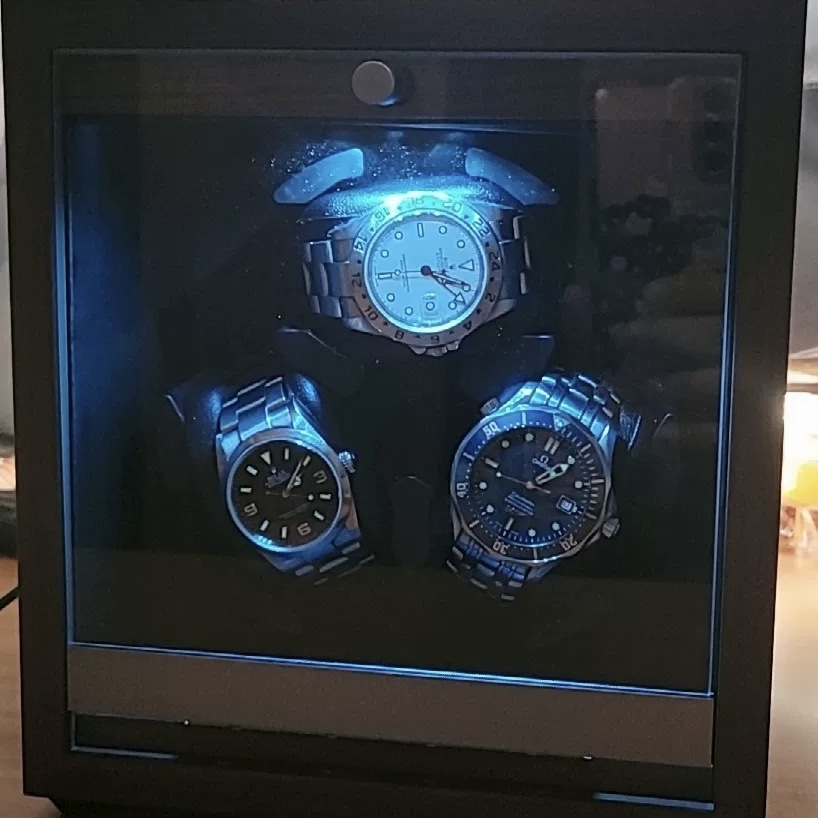 Hộp Đồng Hồ Cơ Xoay Chất Liệu Gỗ Có Mặt Kính Và Đèn Led Dành Cho 3 Chiếc