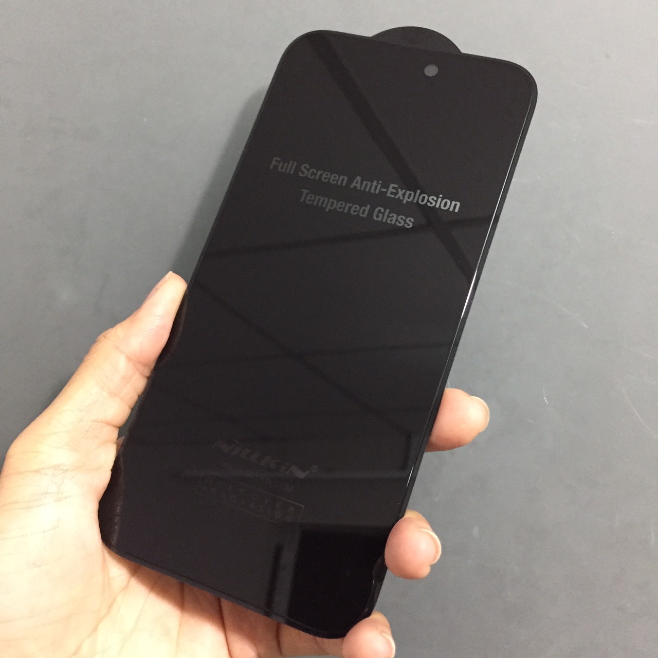Kính cường lực chống nhìn trộm cho iphone 15 Pro Max ; 15 Pro Nillikin Guardian _ Hàng chính hãng