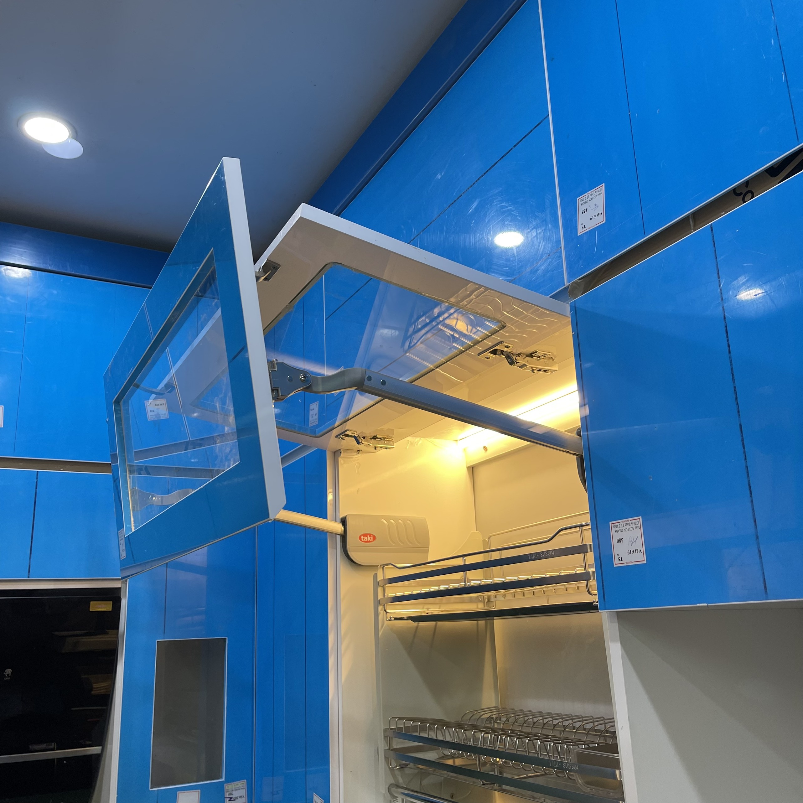 Tay Nâng Cánh Tủ Cao Cấp Giống Blum
